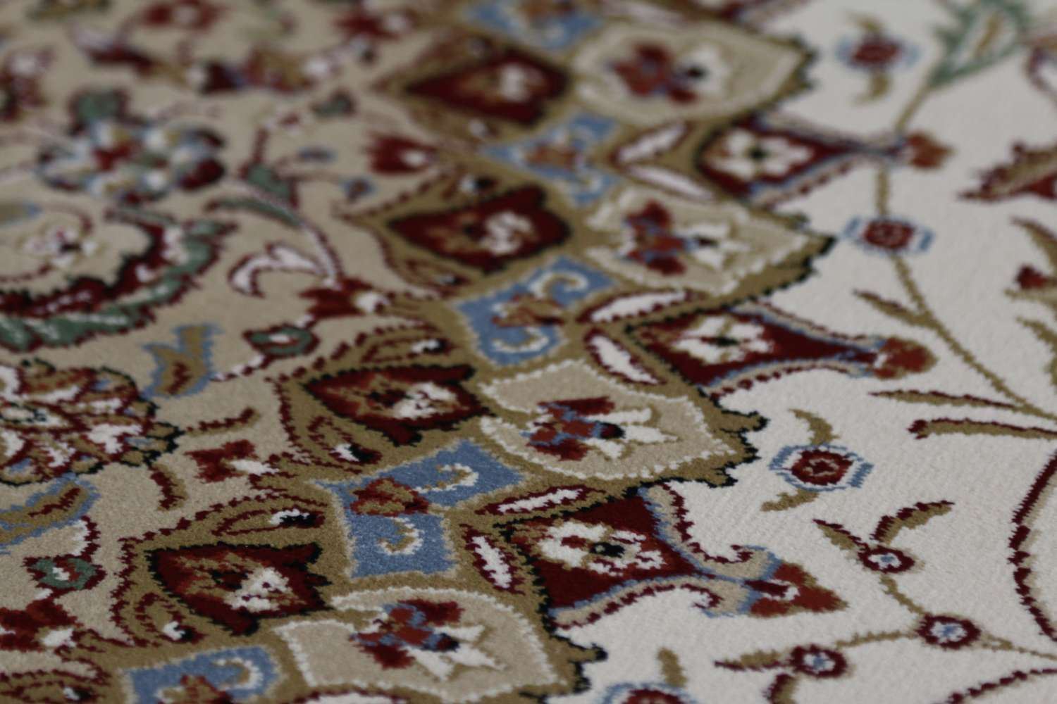 Traditional Medallion Rug Ivory