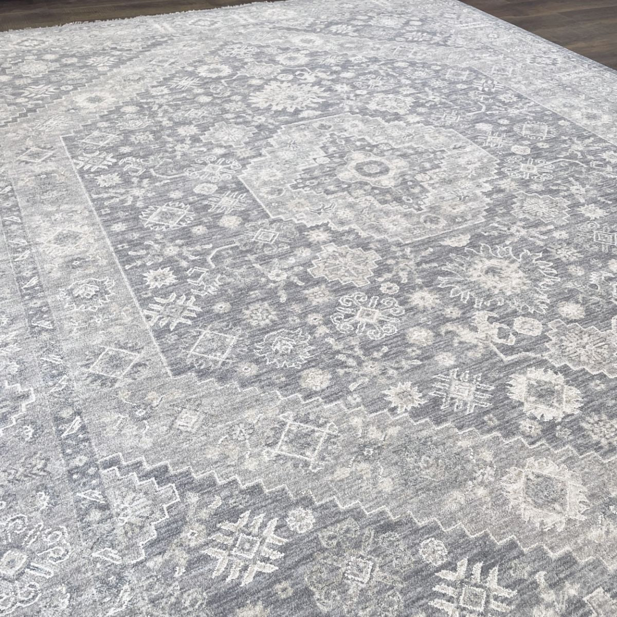 Sisley Distressed Gray Silver Vintage Medallion Rug