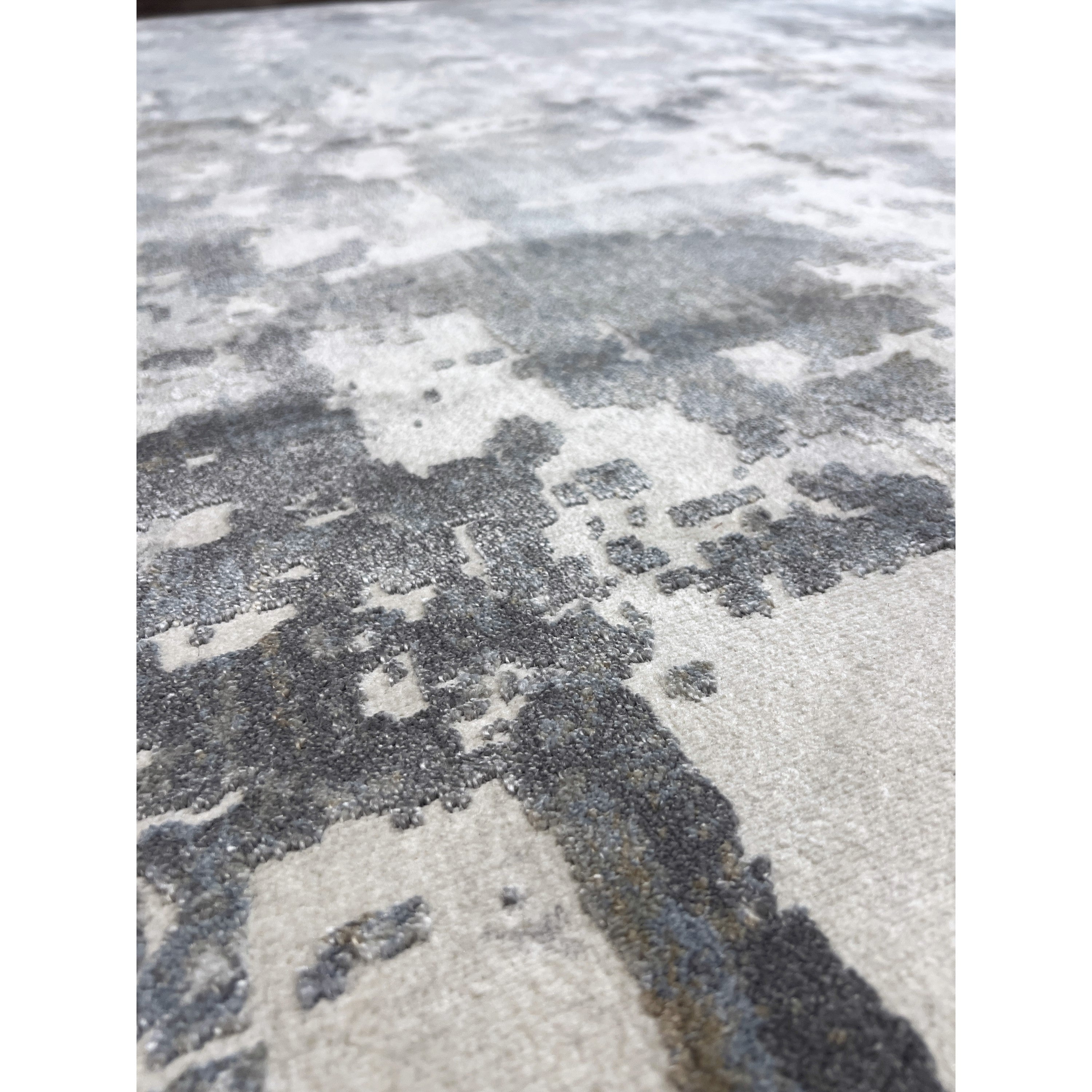 Exquisite Silver and Gray Abstract Rug