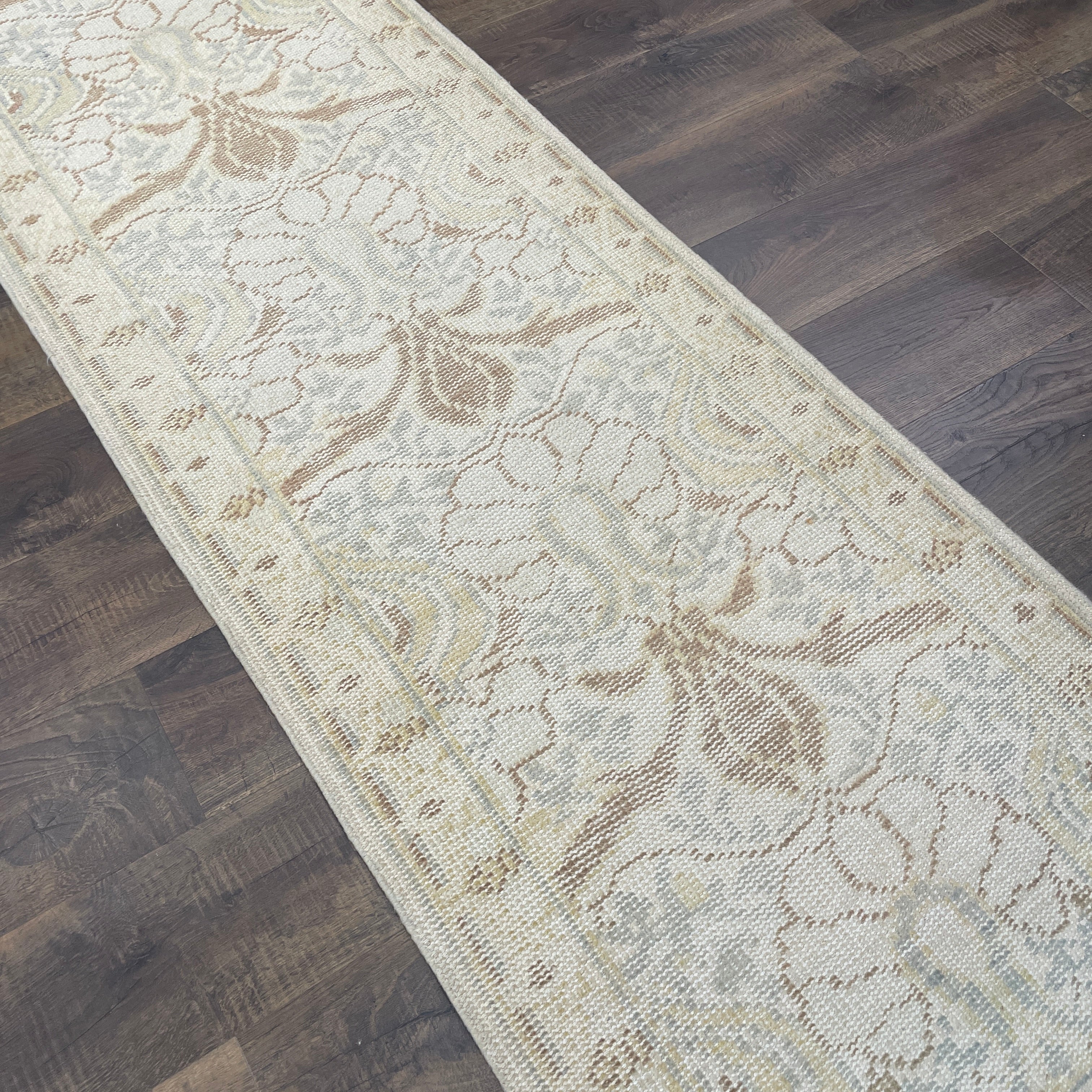 Hand-Knotted Oushak Wool Runner Rug 2'6" x 8' – Vintage Turkish Style in Soft Beige