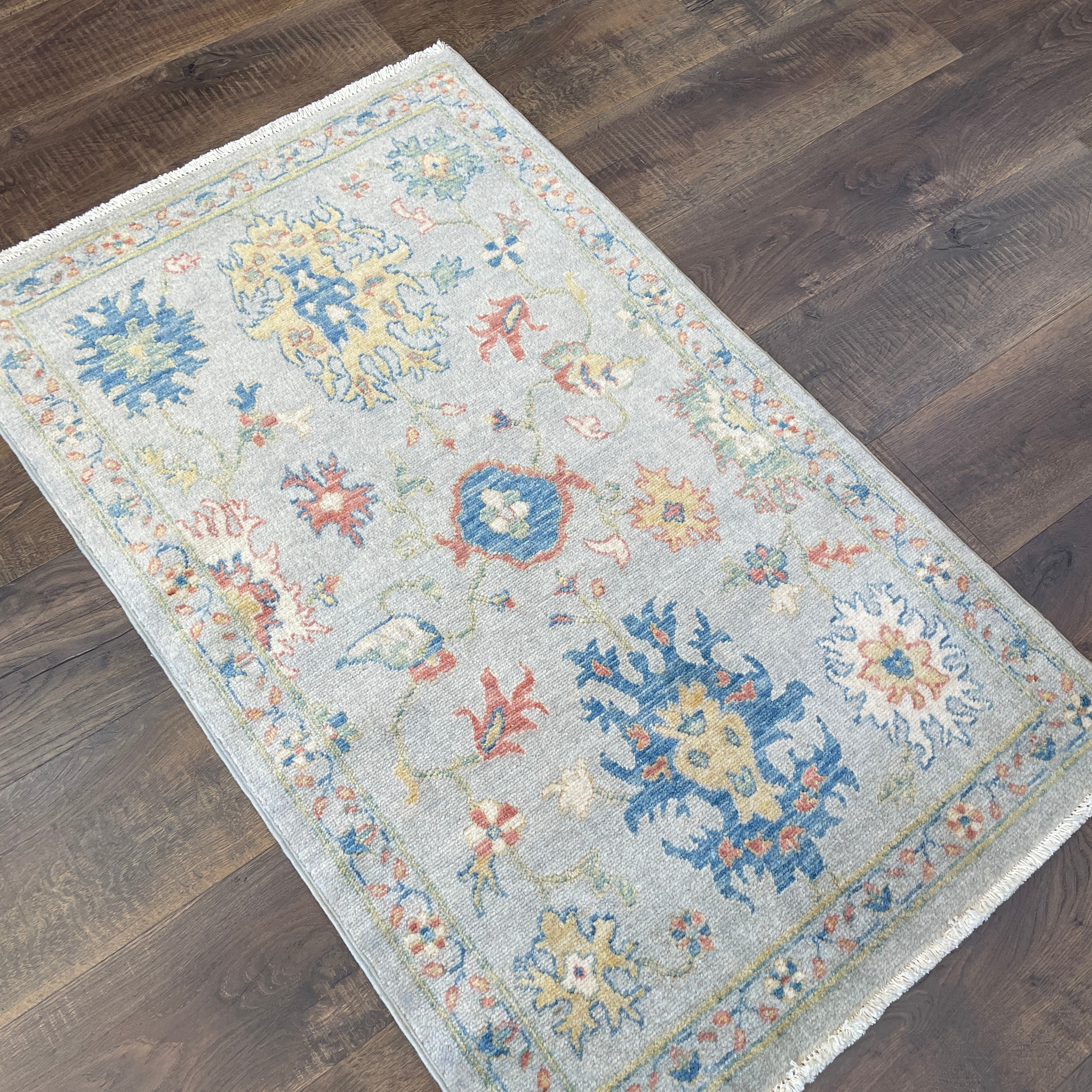 Hand-Spun Vegetable Dye Light Blue Floral Accent Rug, 2'5" x 4'