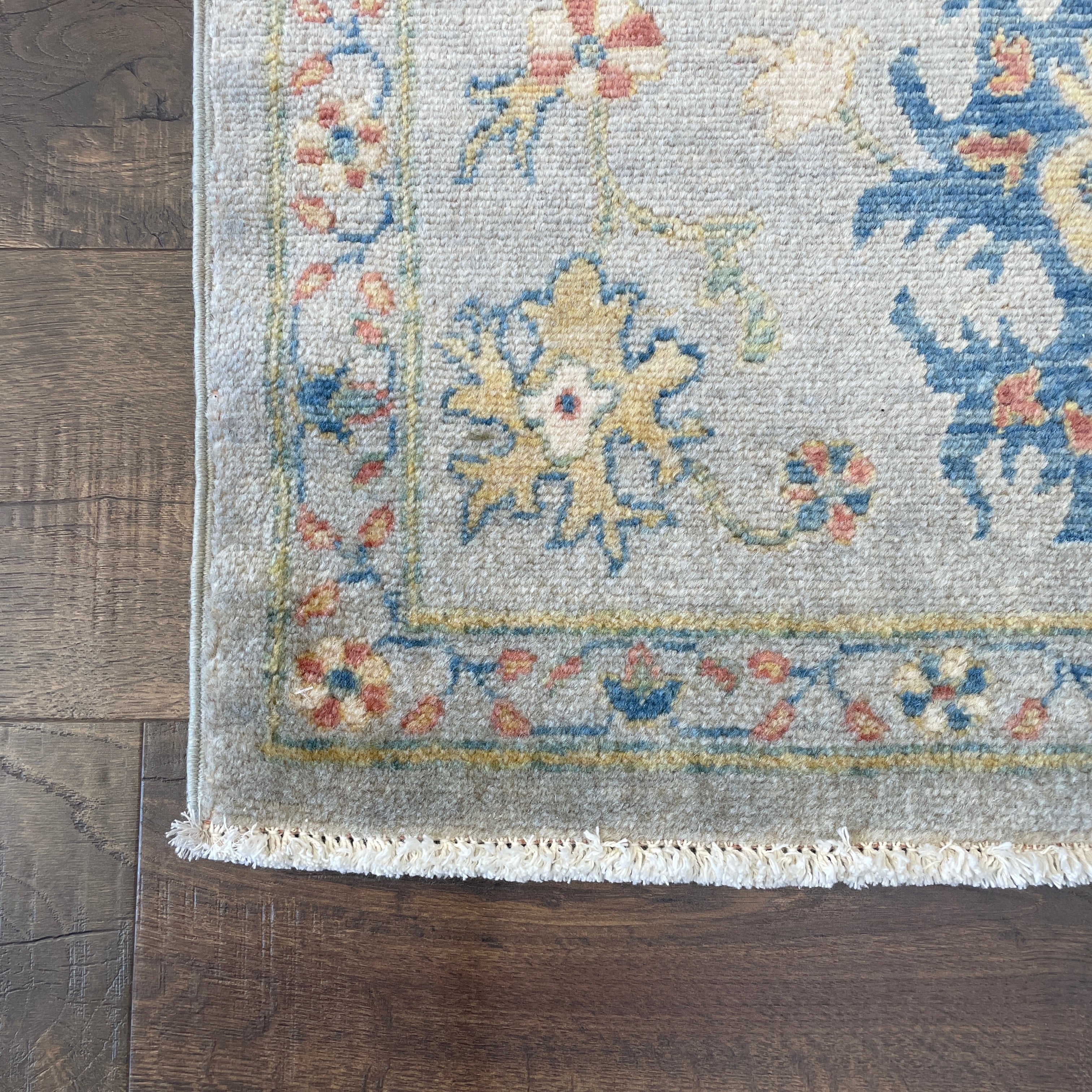 Hand-Spun Vegetable Dye Light Blue Floral Accent Rug, 2'5" x 4'