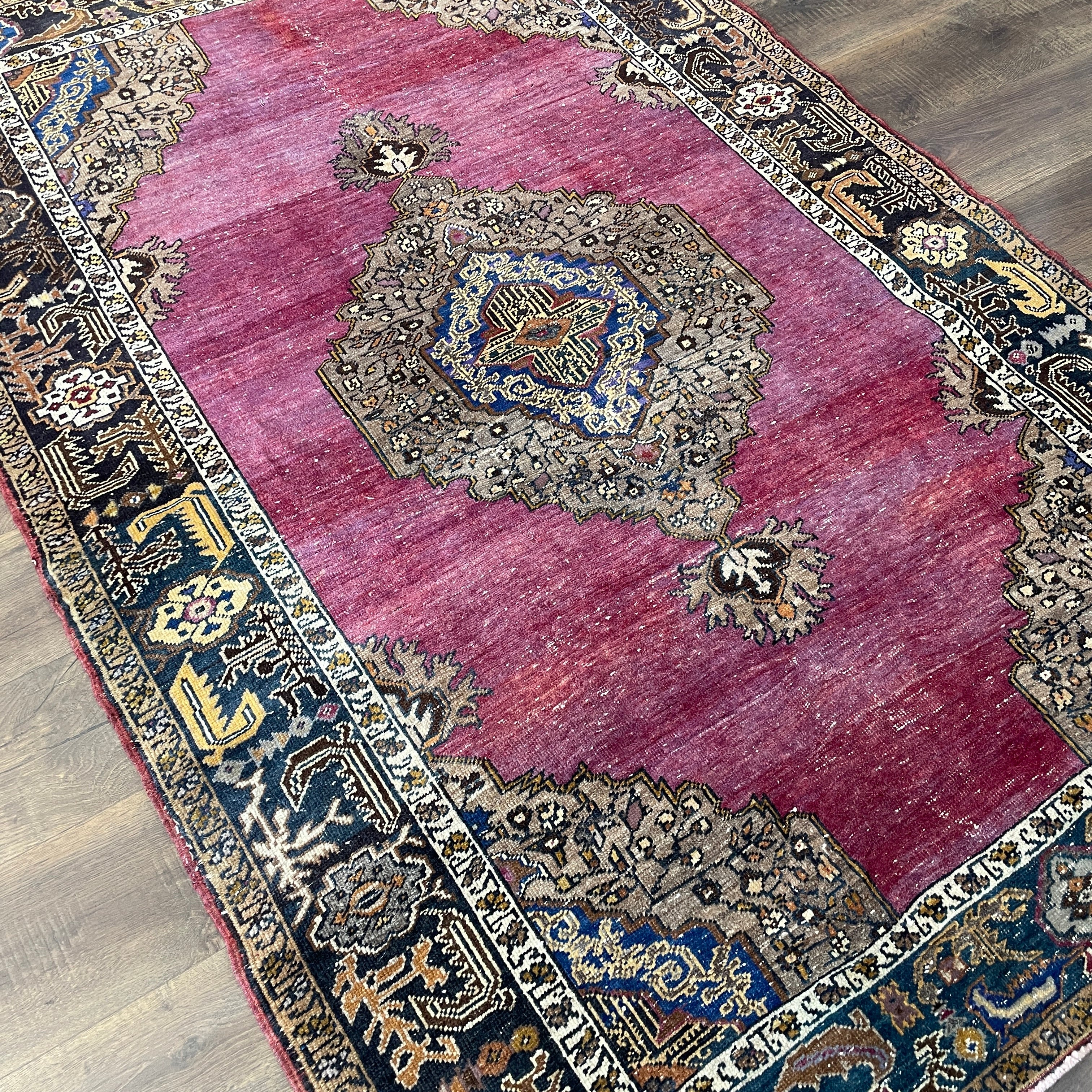 Vintage Style Medallion Handmade Wool Rug 4'6"x6'10"