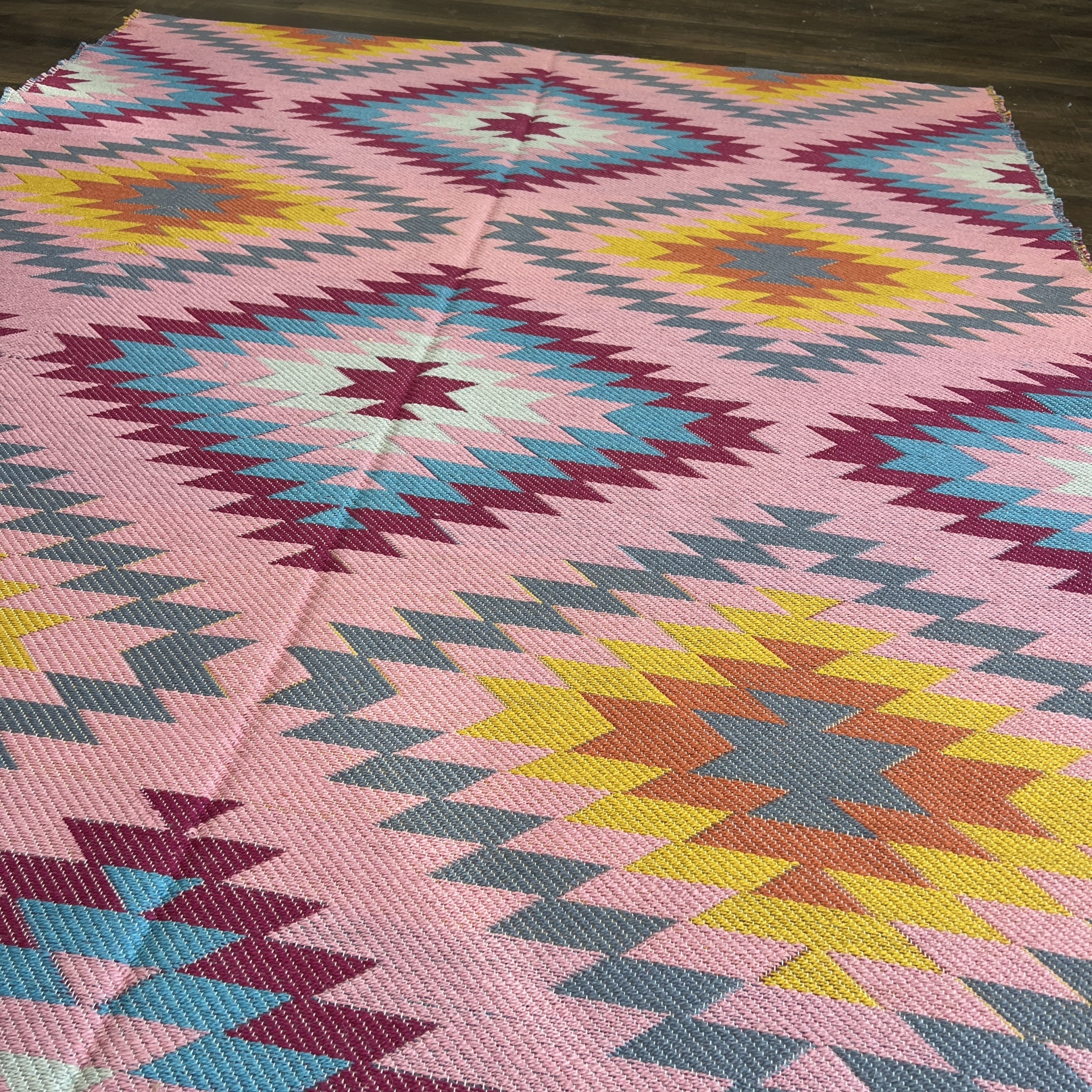 Pink Turkish Kilim Rug – Colorful Wool Flat-Weave with Geometric Tribal Pattern