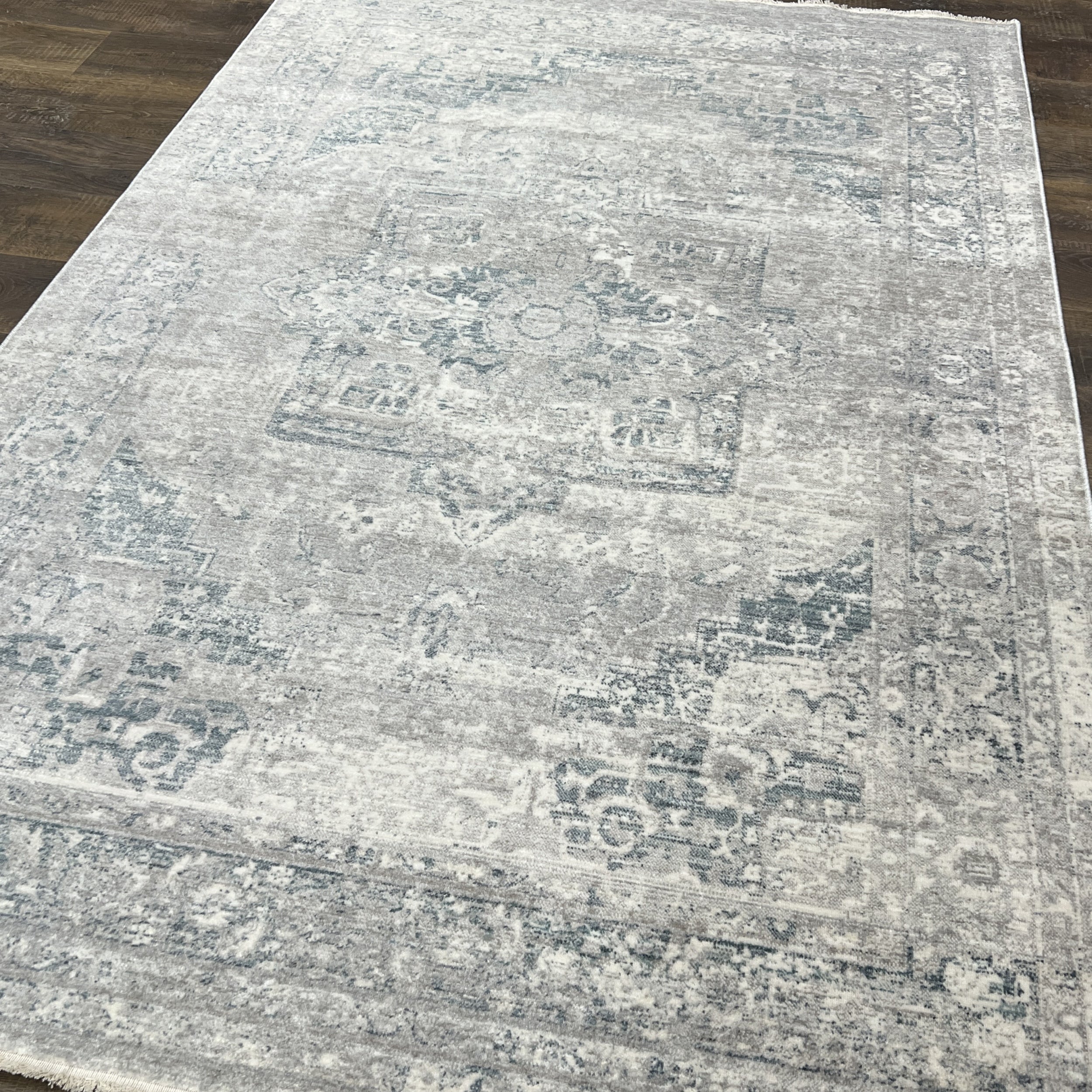 Unicasso Vintage Light Gray Medallion Rug with Soft Short Pile
