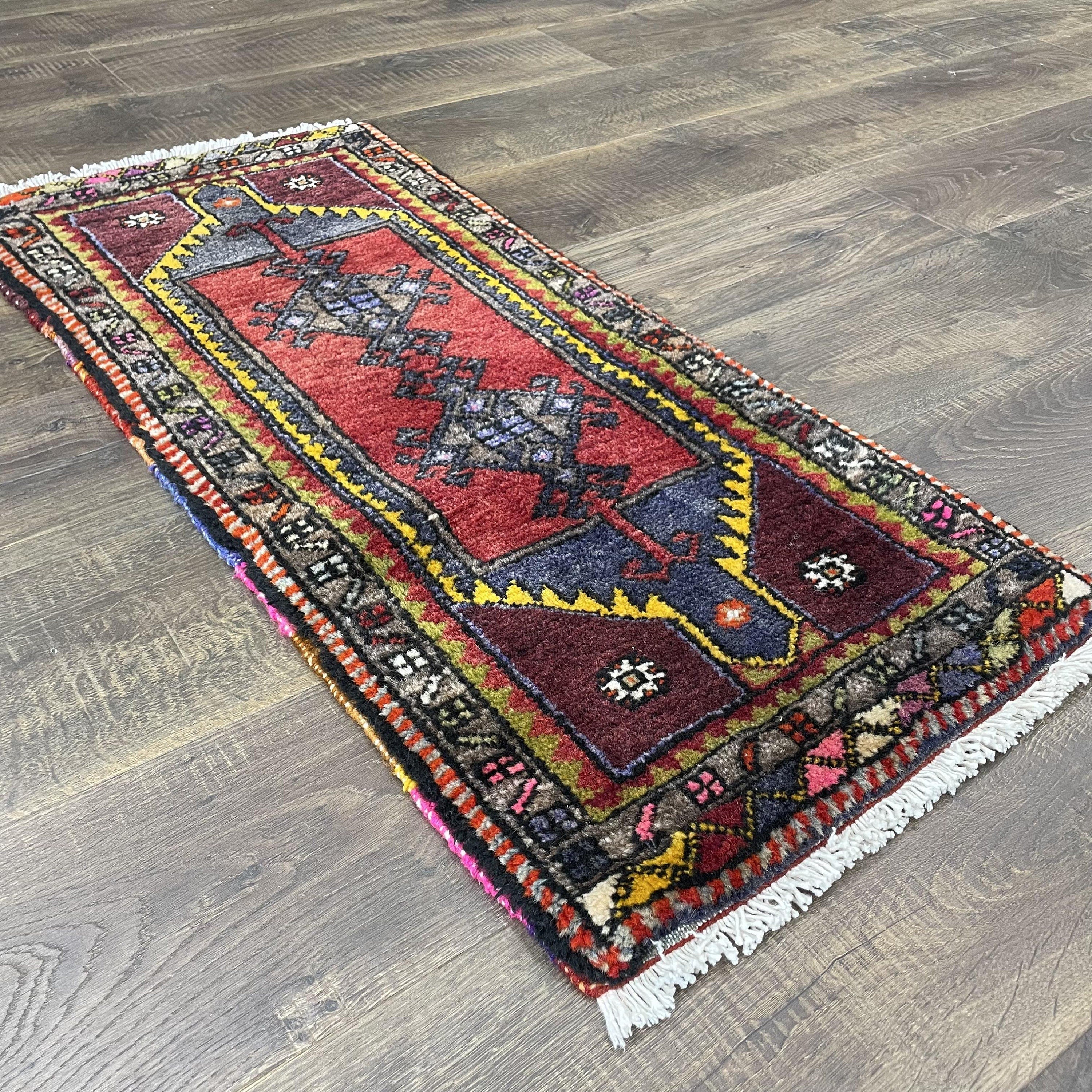 2x3 ft Hand-Knotted Anatolian Turkish Rug, 1'6"x5'9"