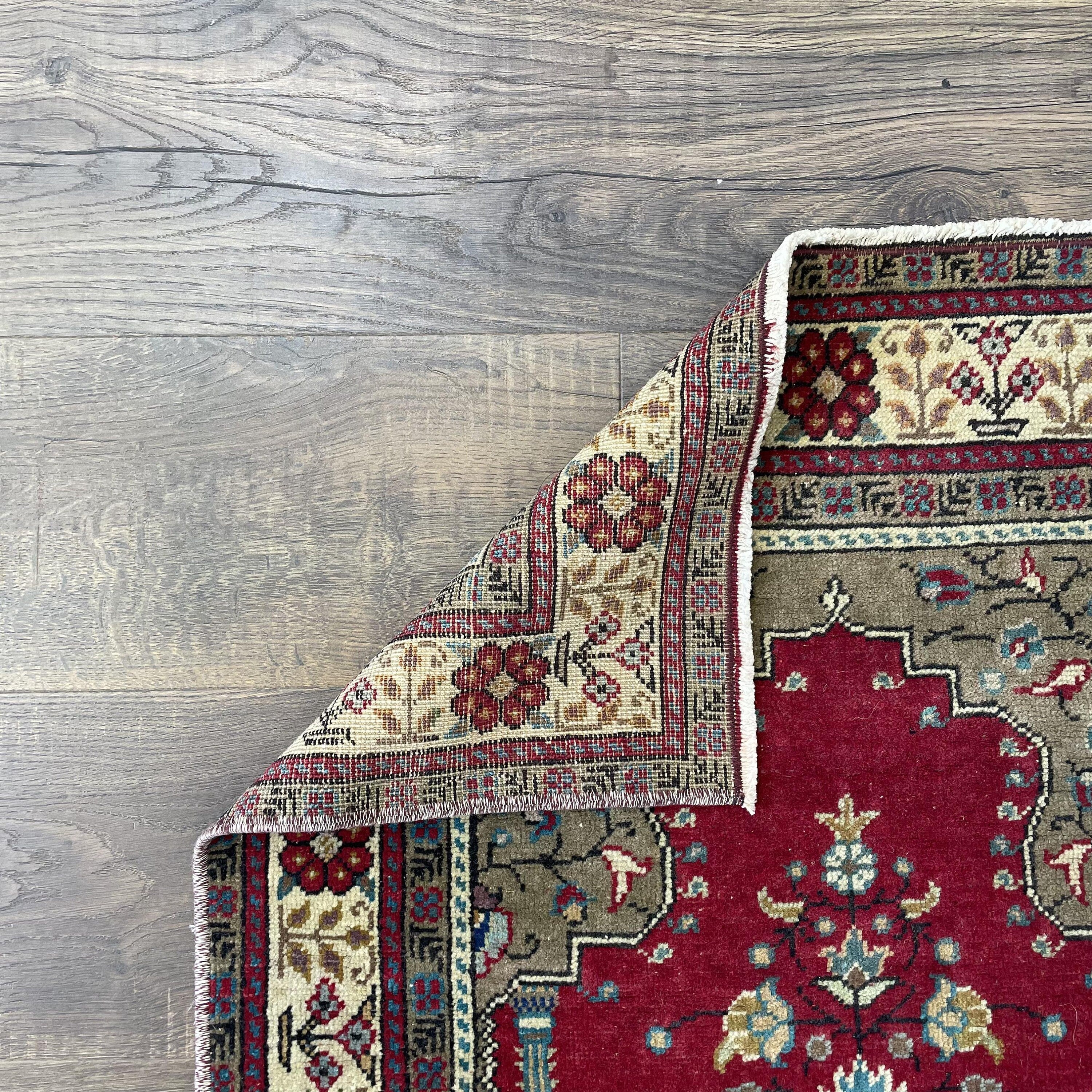 Hand-Knotted Turkish Wool Rug 2.3x3.6 ft: Vintage Floral Design