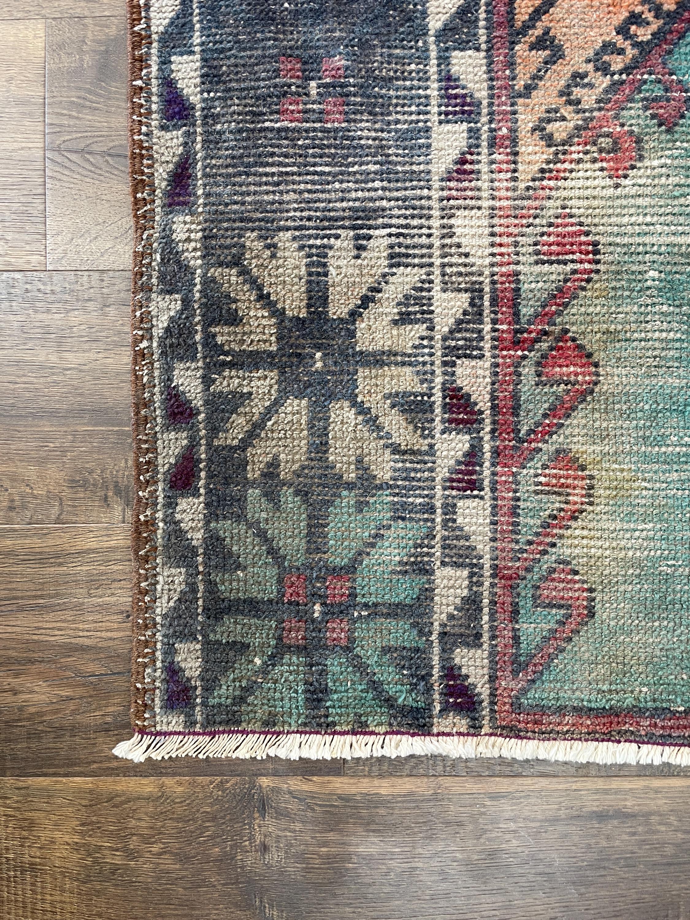 Vintage Turkish Wool Area Rug (5'x7'8") - Handmade Boho Chic Rug