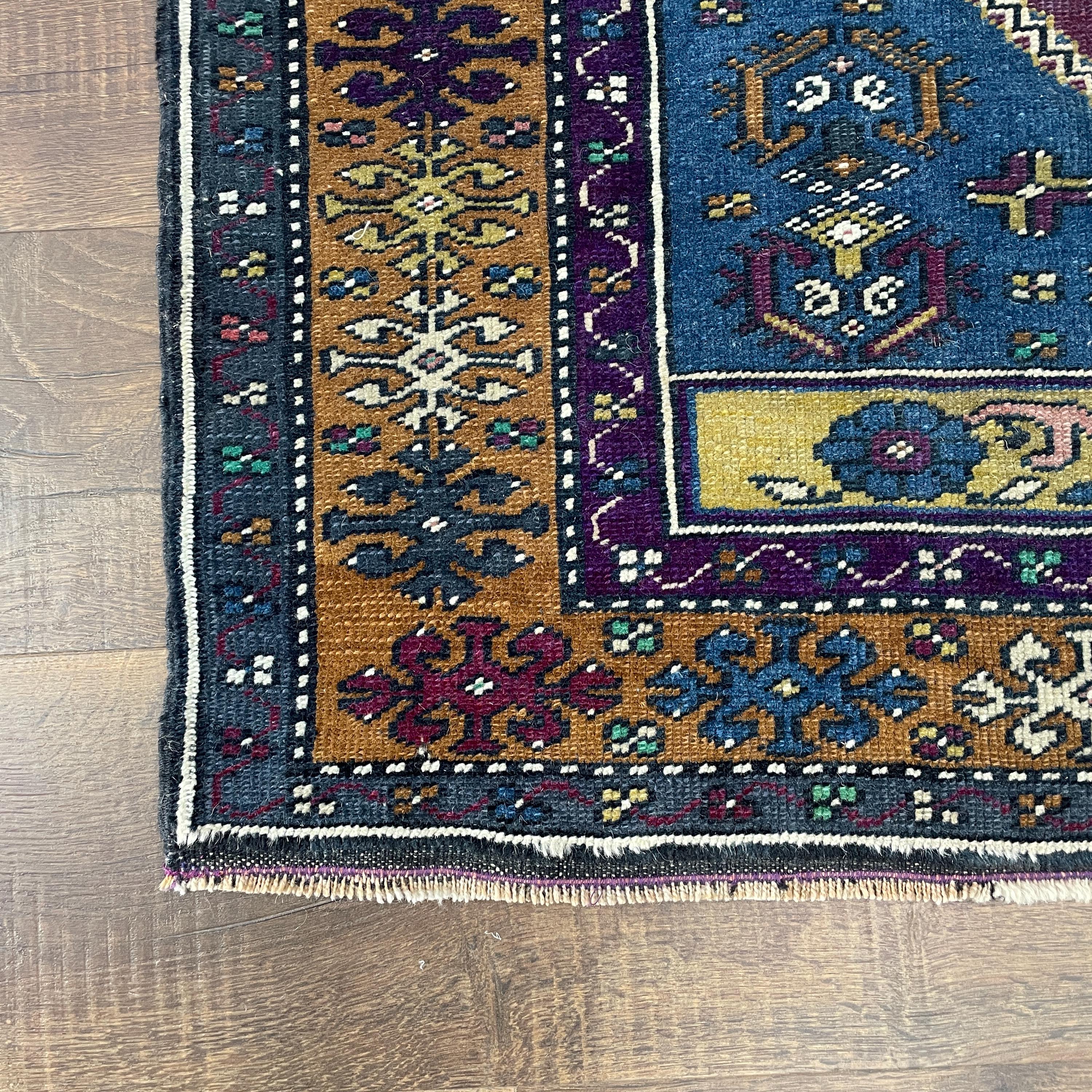 Handmade Turkish Wool Rug: Vintage Medallion Accent (3' x 4'9")