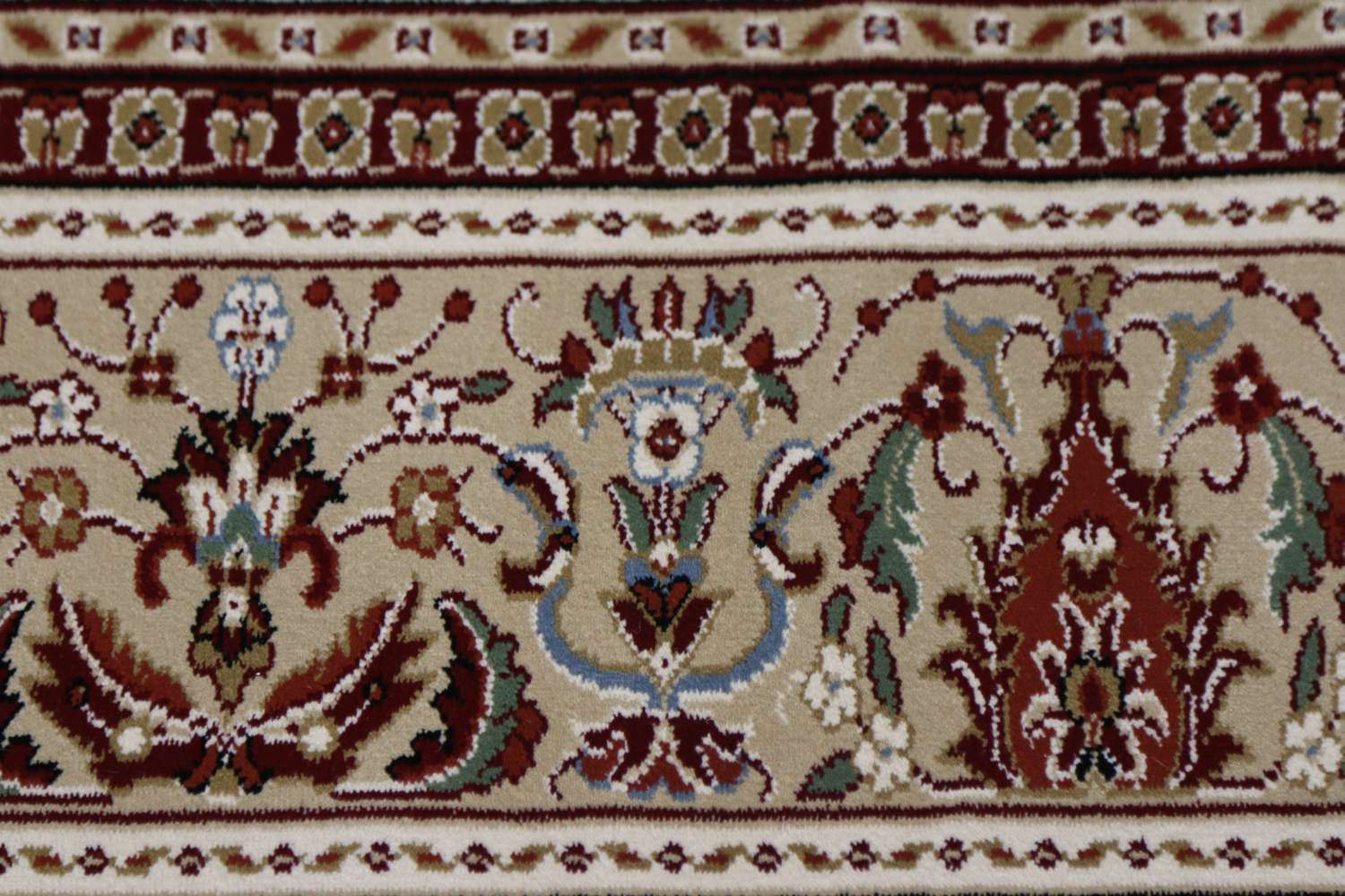 Traditional Medallion Rug Ivory