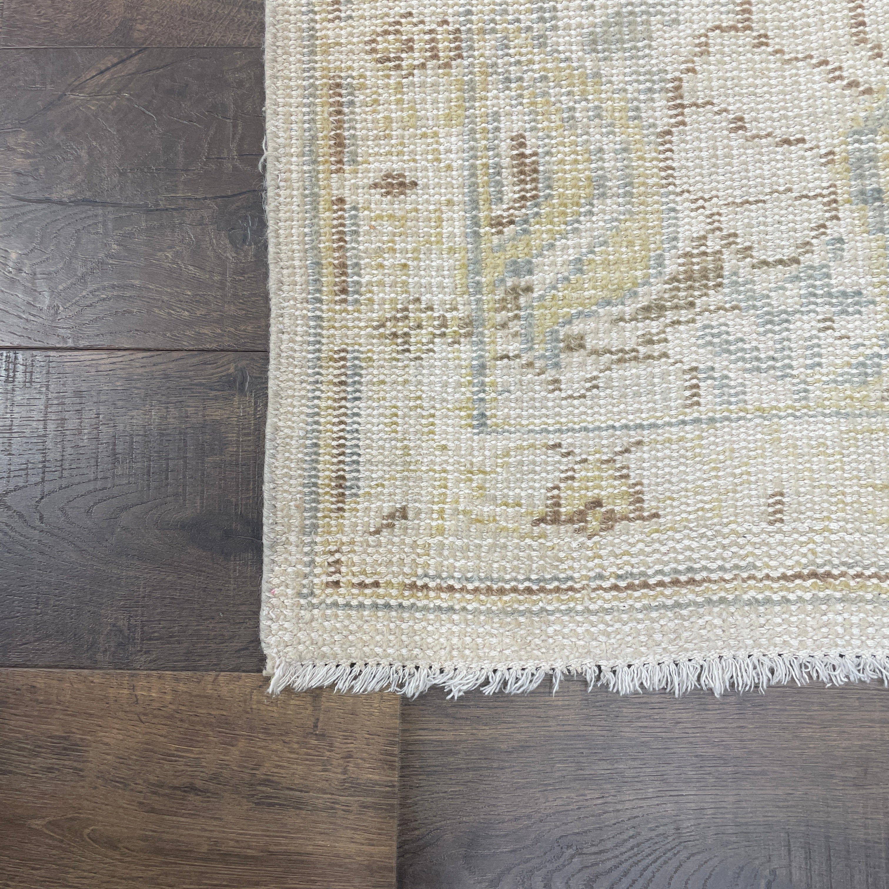 Hand-Knotted Oushak Wool Runner Rug 2'6" x 8' – Vintage Turkish Style in Soft Beige