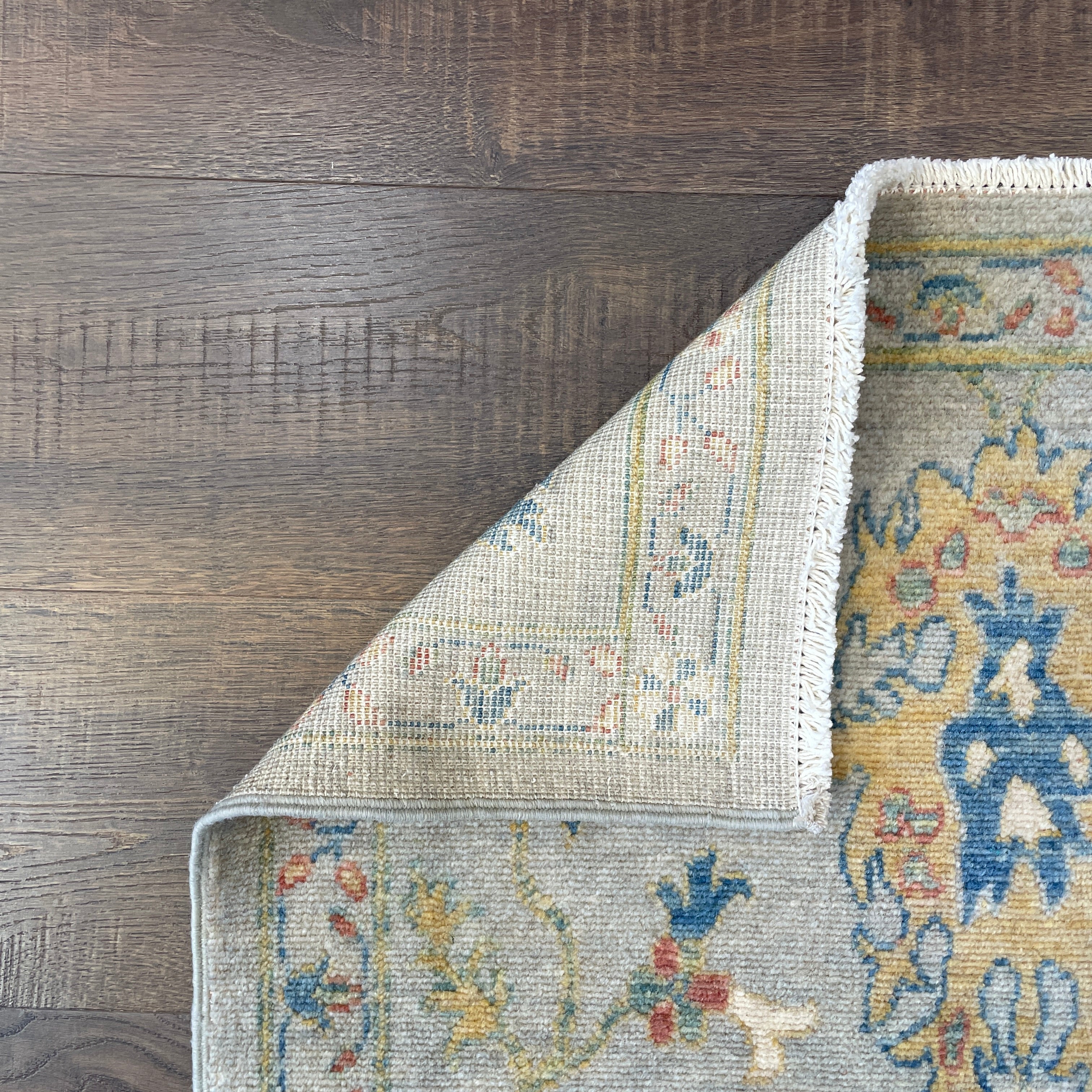 Hand-Spun Vegetable Dye Light Blue Floral Accent Rug, 2'5" x 4'