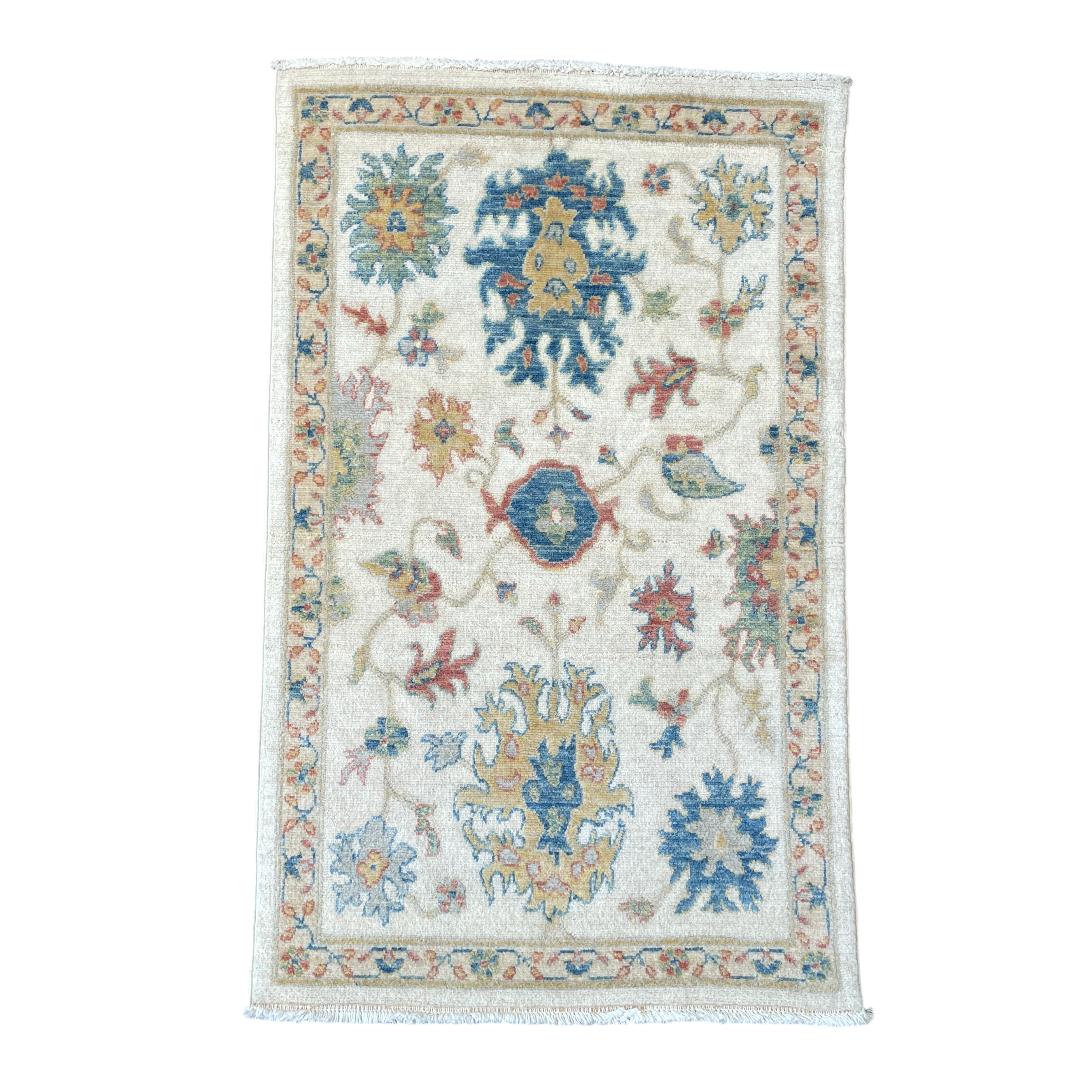 Hand-Spun Vegetable Dye Ivory Floral Accent Rug, 2'5" x 4'