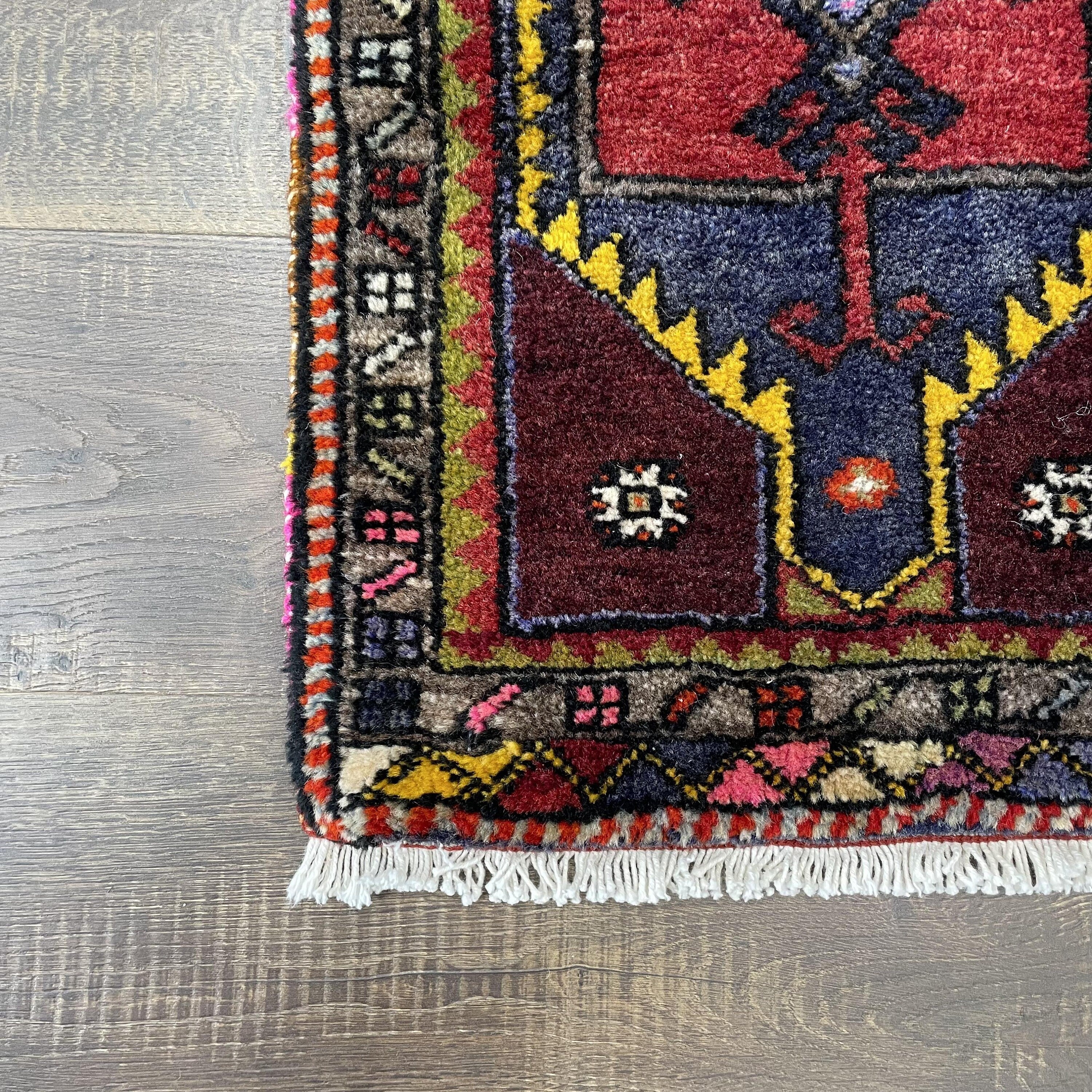 2x3 ft Hand-Knotted Anatolian Turkish Rug, 1'6"x5'9"