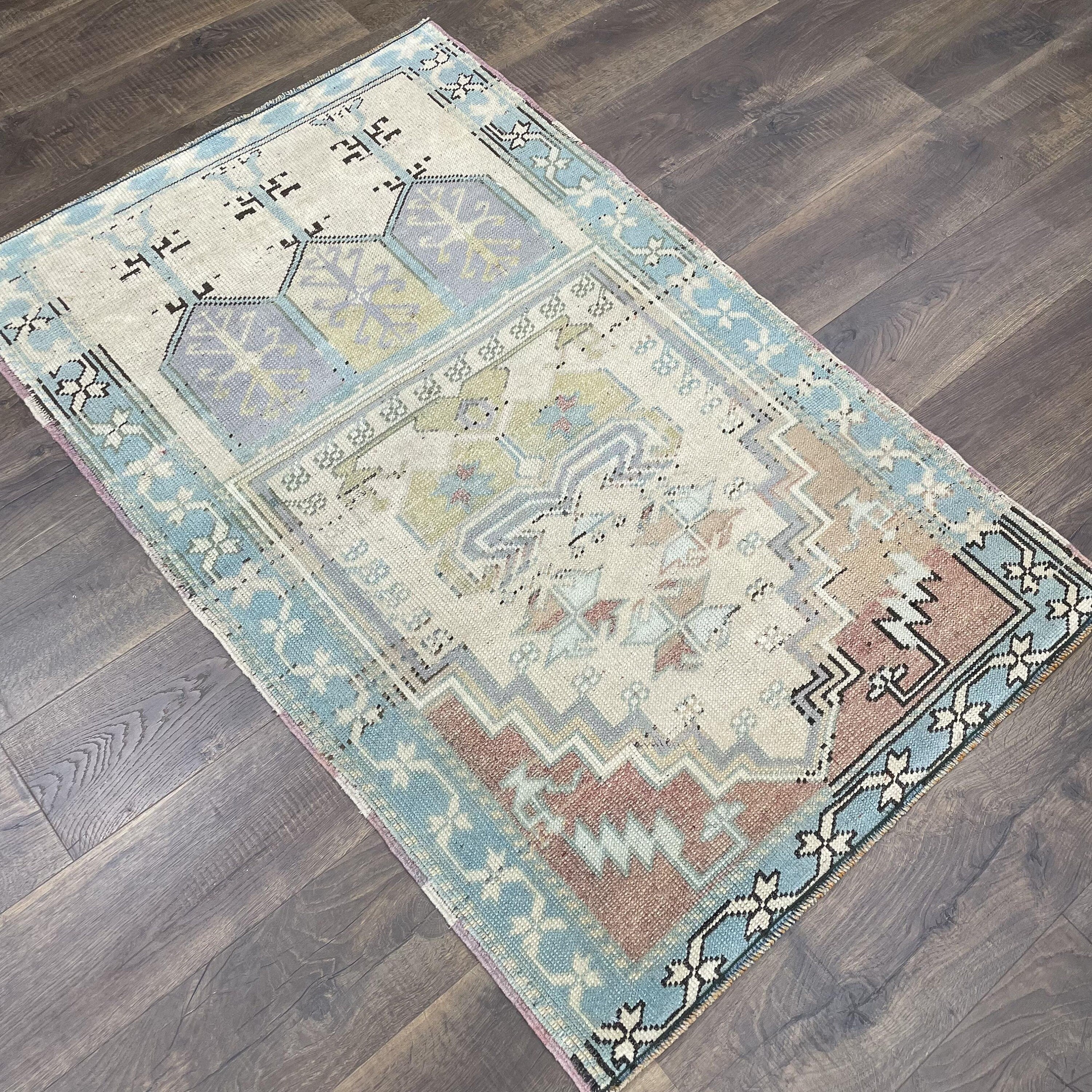 Vintage Hand-Knotted Turkish Wool Rug: 3x5 Boho Pastel Decor