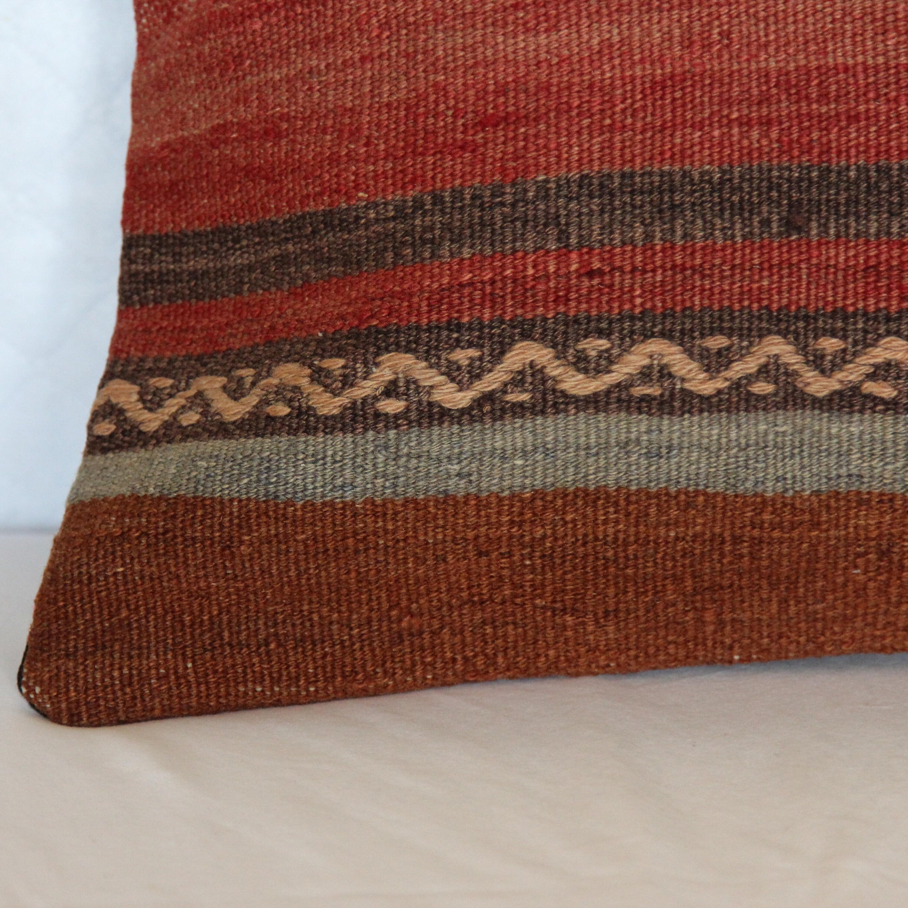 Vintage Kilim Pillow Cover: Boho Chic Wool Pillowcase (16x16 Inches)