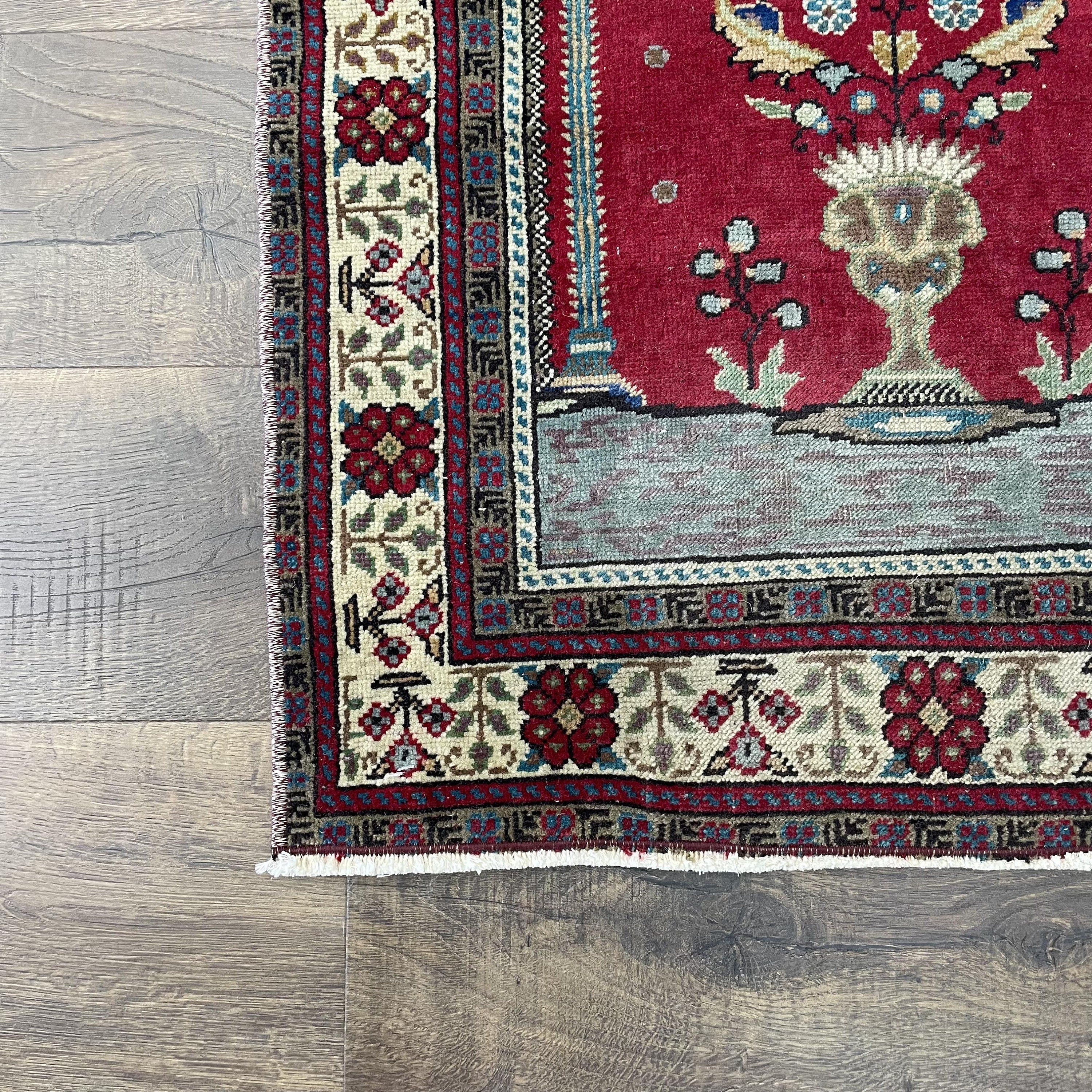 Hand-Knotted Turkish Wool Rug 2.3x3.6 ft: Vintage Floral Design