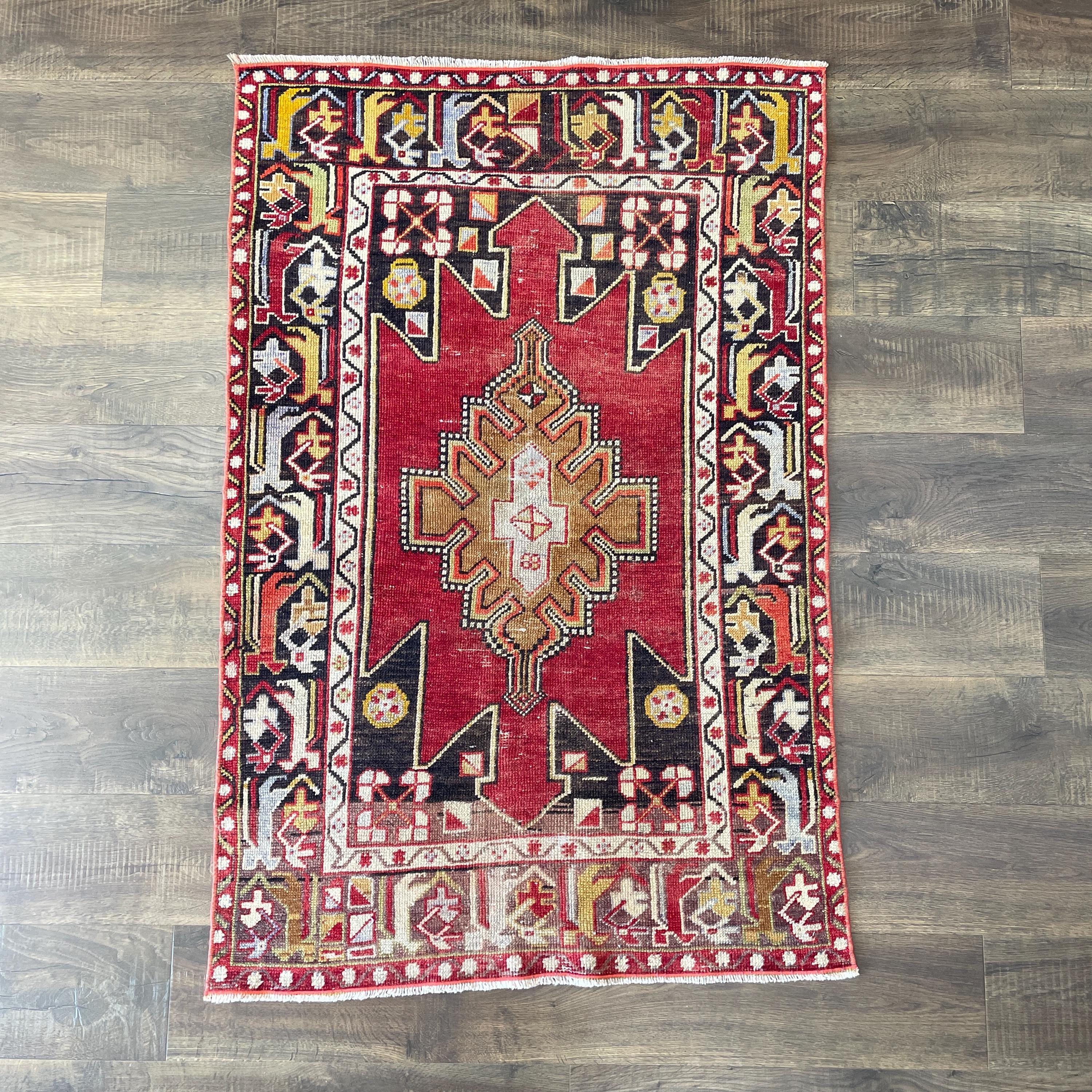 3'1"x4'9" Handmade Wool Rug - Turkish Vintage-Inspired Area Rug, Eco-Friendly Home Decor