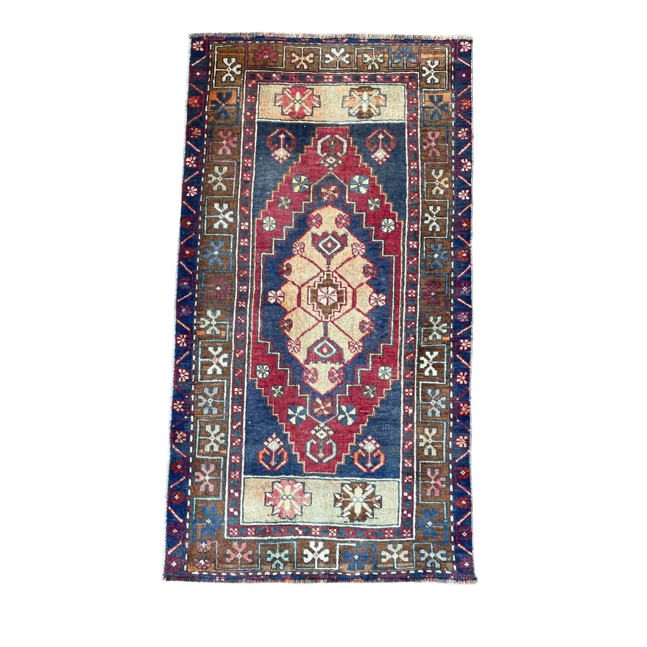 Handmade Wool Rug 2'9"x5'1" - Turkish Vintage Area Rug, Eco-Friendly Home Decor