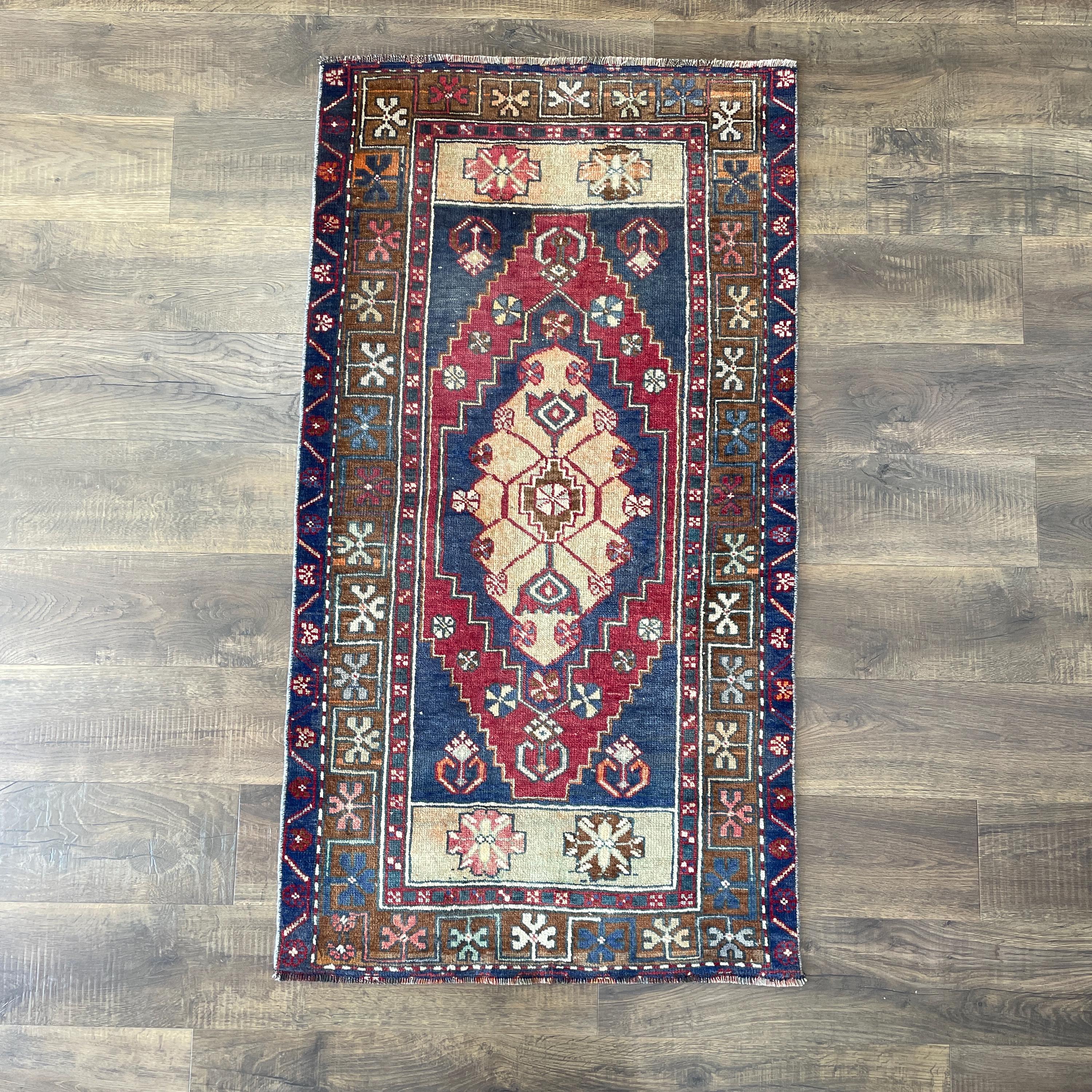 Handmade Wool Rug 2'9"x5'1" - Turkish Vintage Area Rug, Eco-Friendly Home Decor