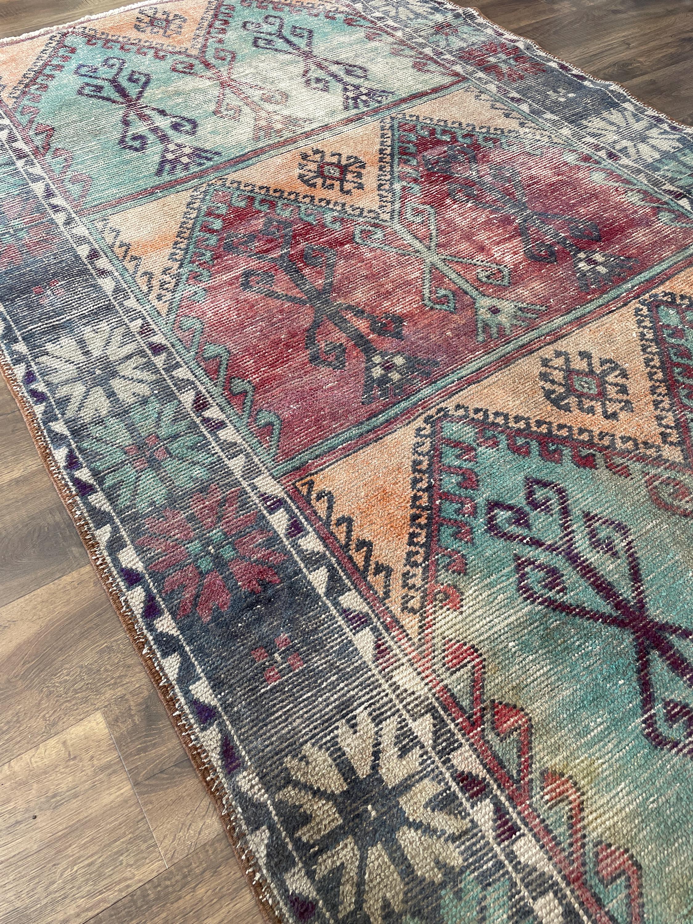 Vintage Turkish Wool Area Rug (5'x7'8") - Handmade Boho Chic Rug