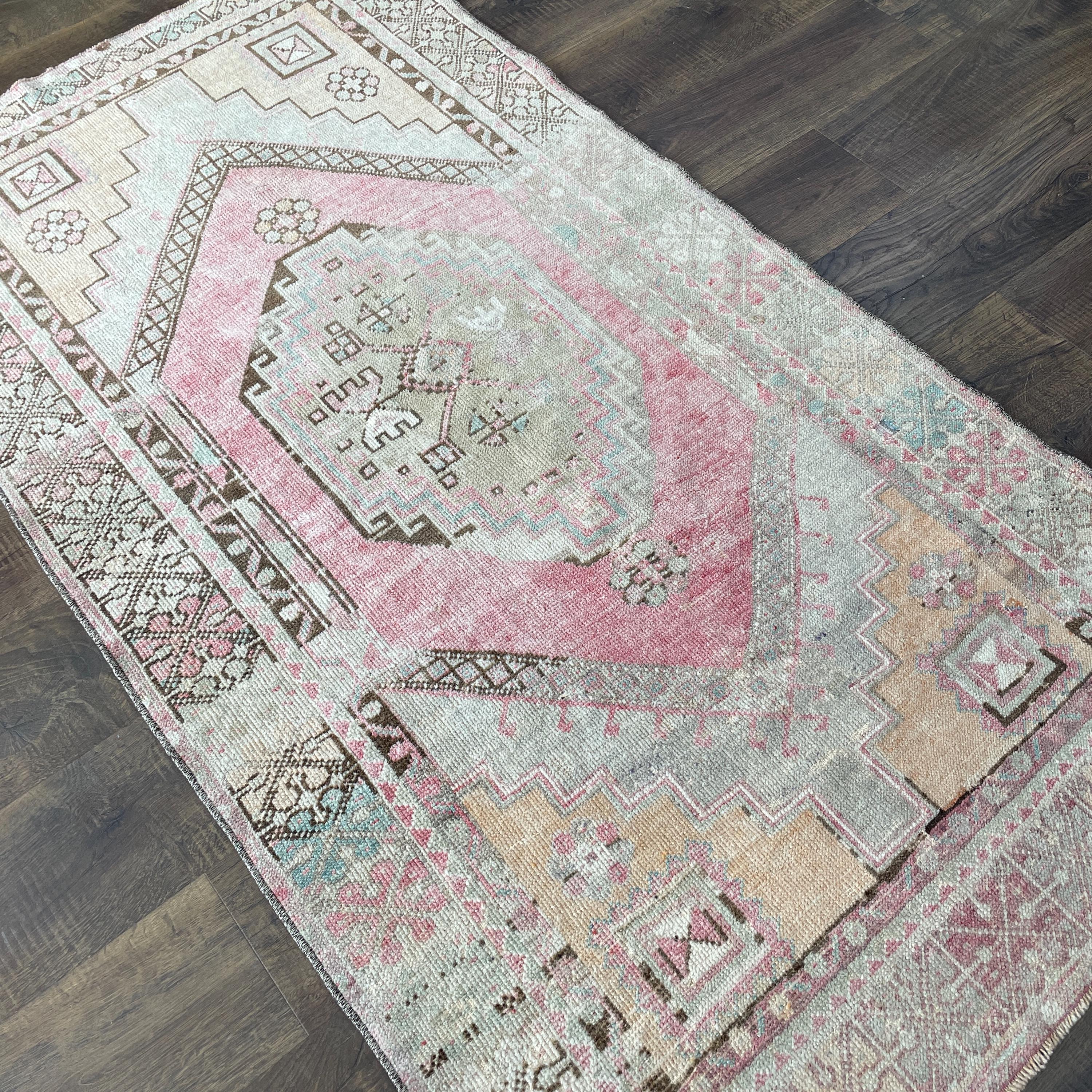 3'4"x6'2" Handmade Vintage Wool Rug