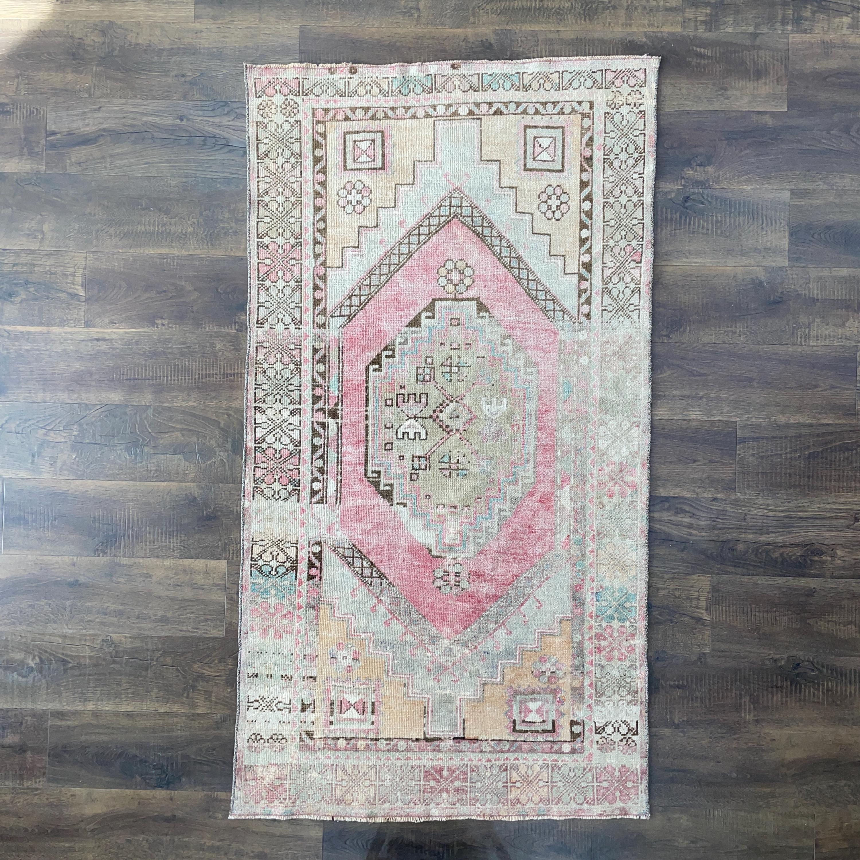 3'4"x6'2" Handmade Vintage Wool Rug