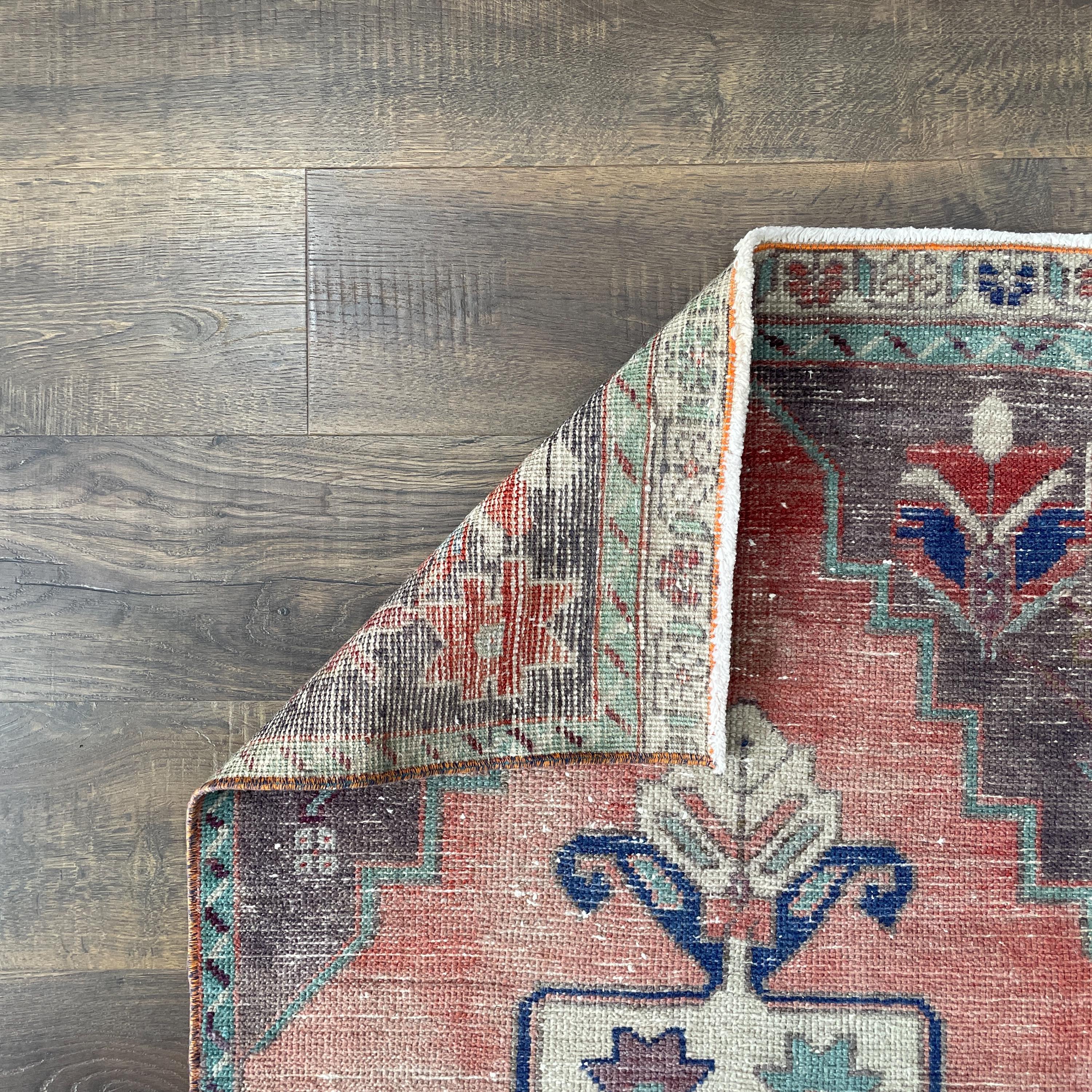 2'7"x5'8" Handmade Vintage Wool Rug