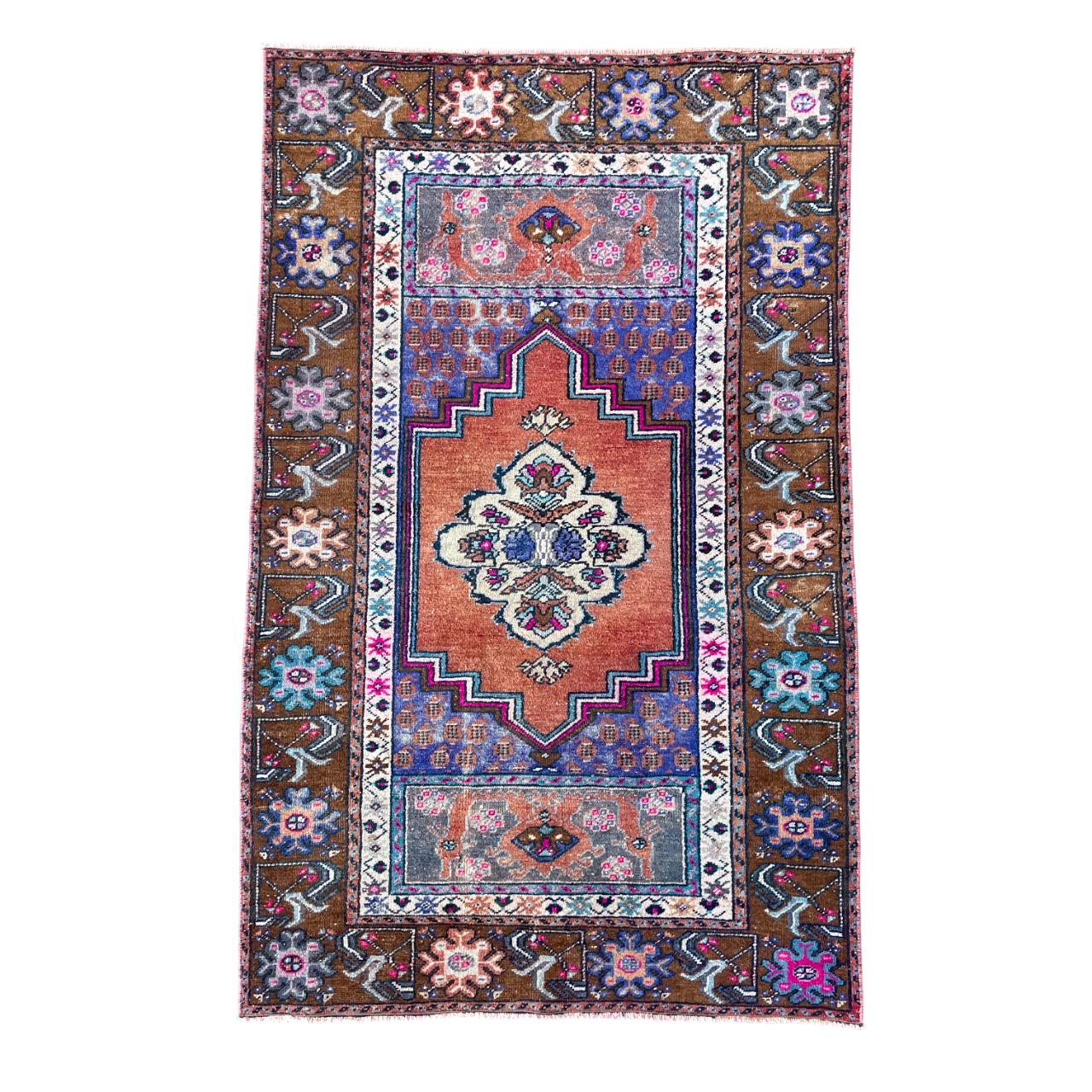 Handmade Turkish Wool Rug: Vintage Floral Medallion, Boho Accent (3'2" x 5')