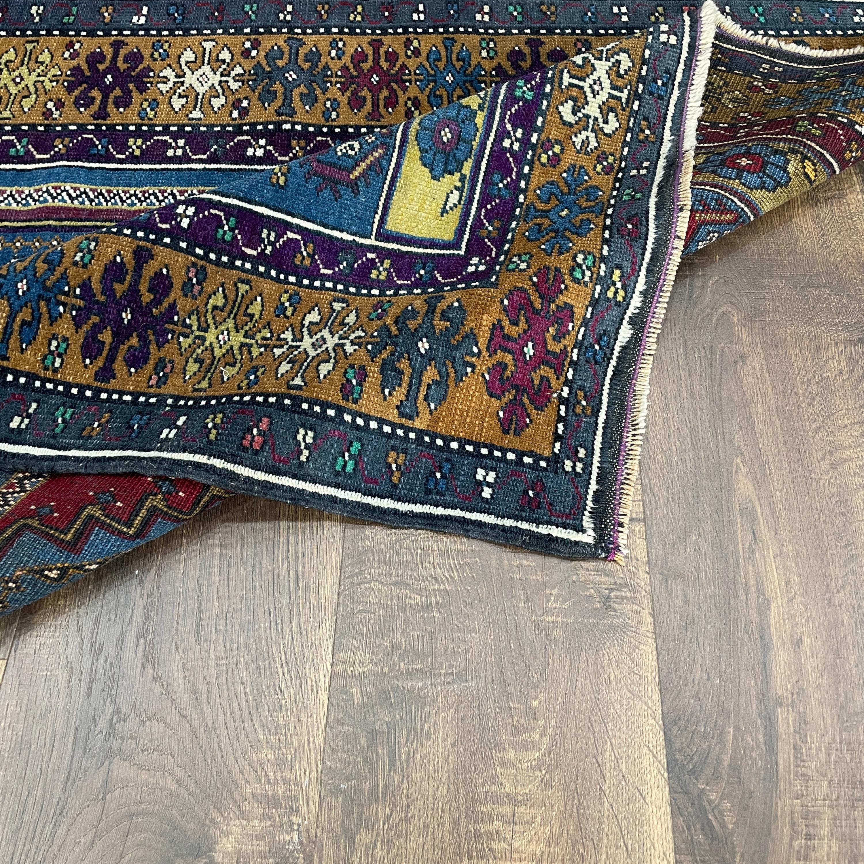 Handmade Turkish Wool Rug: Vintage Medallion Accent (3' x 4'9")