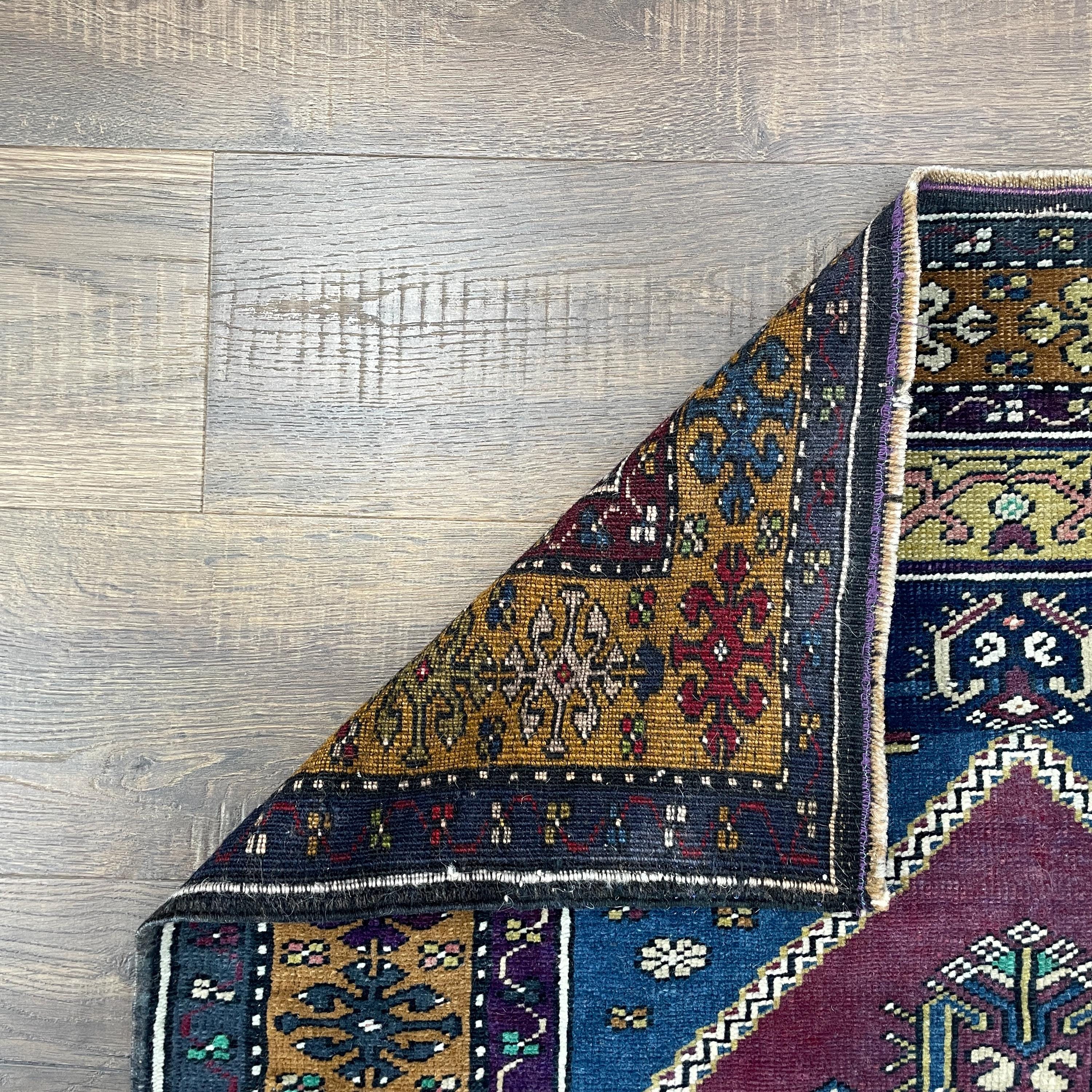 Handmade Turkish Wool Rug: Vintage Medallion Accent (3' x 4'9")