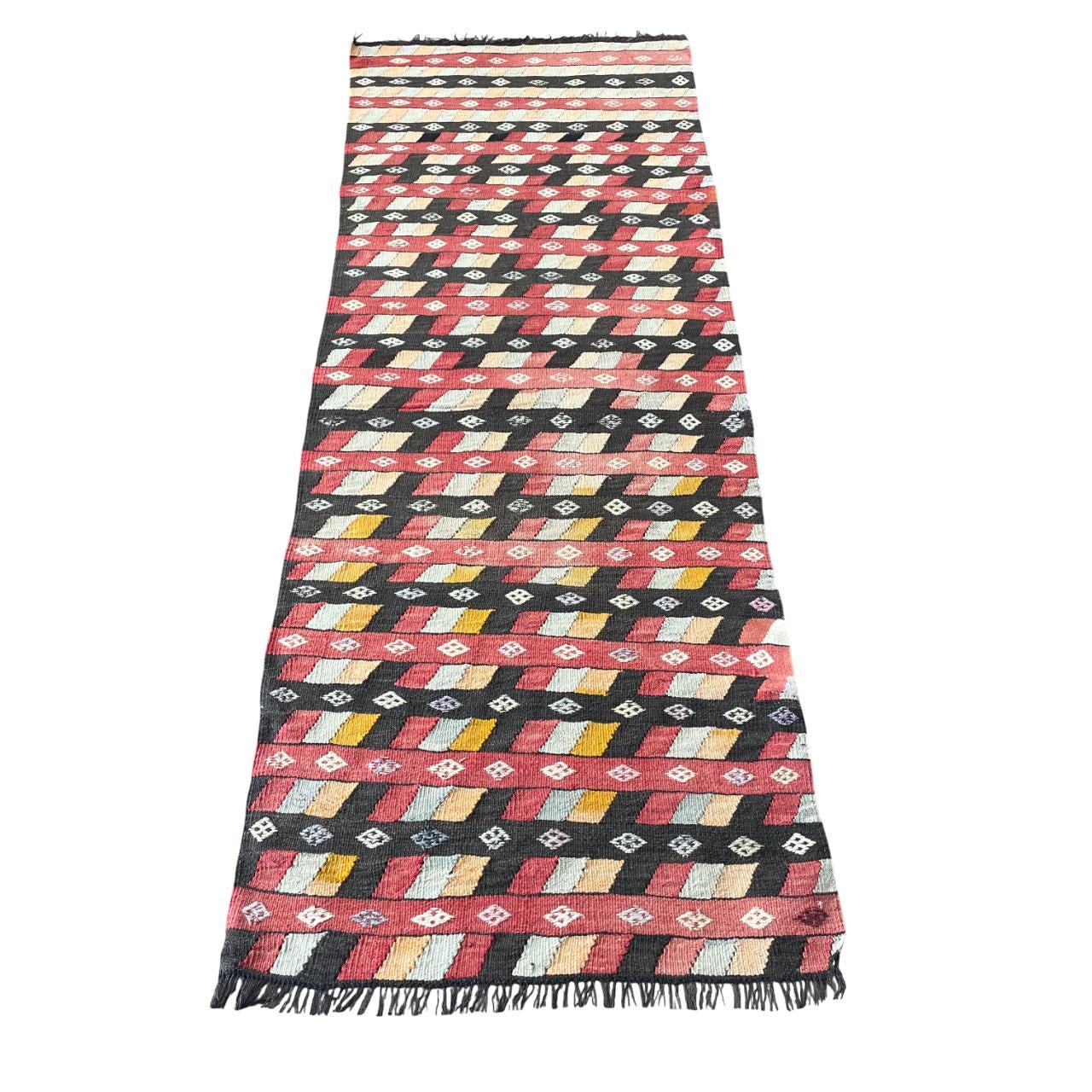 2'6"x6'10" Handmade Wool Kilim Rug – Runner with Geometric Multicolor Pattern
